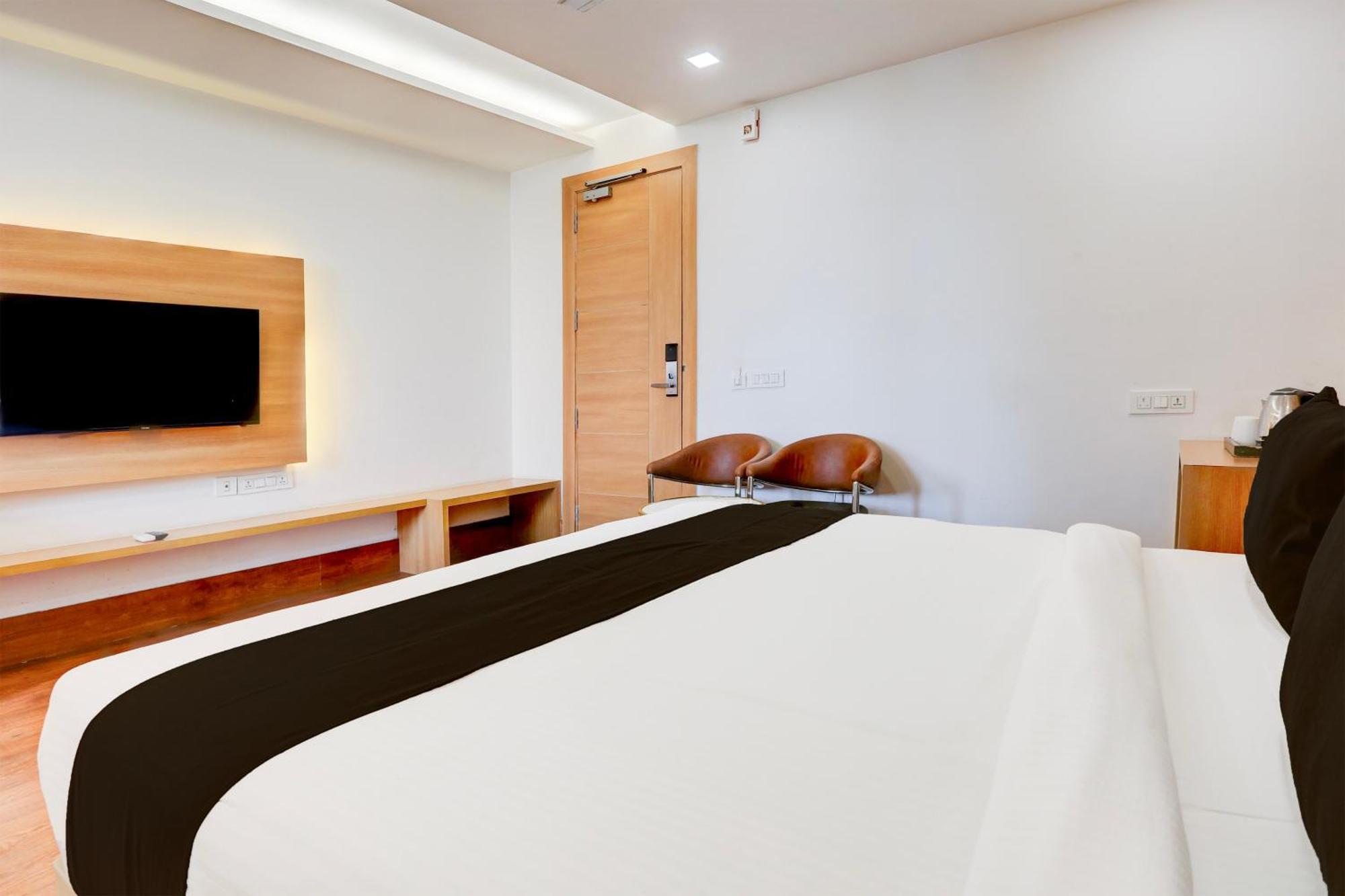 Palette Calista Premium Resort Samalkha エクステリア 写真