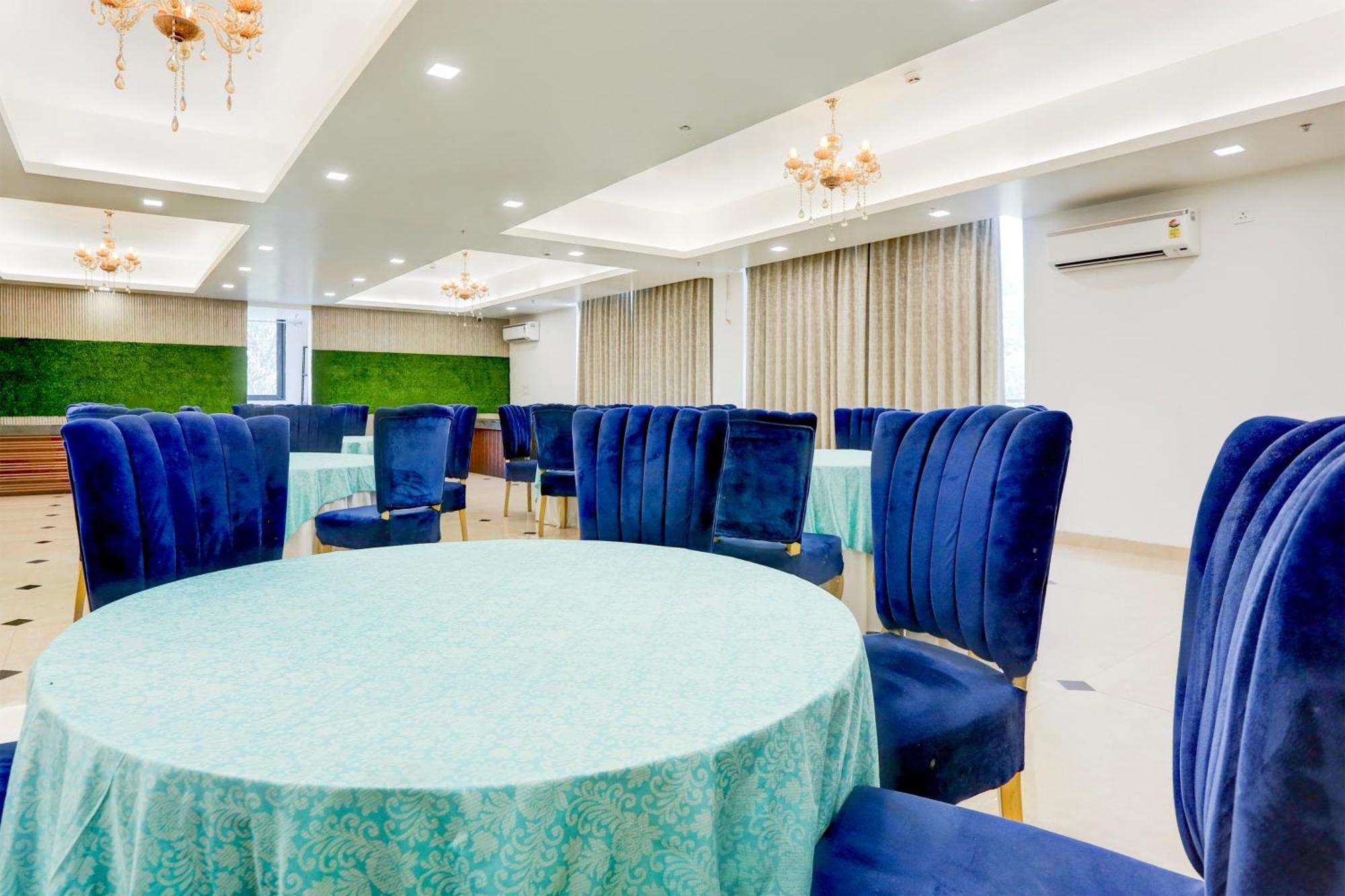 Palette Calista Premium Resort Samalkha エクステリア 写真